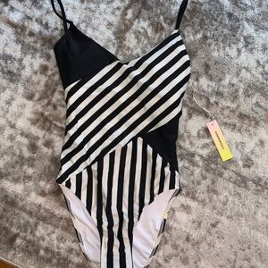 Summersalt NWT one piece bathing suit